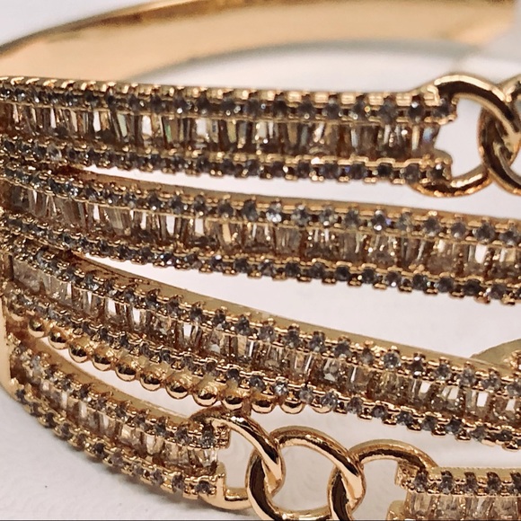 Intricate Bangle - Picture 5 of 6